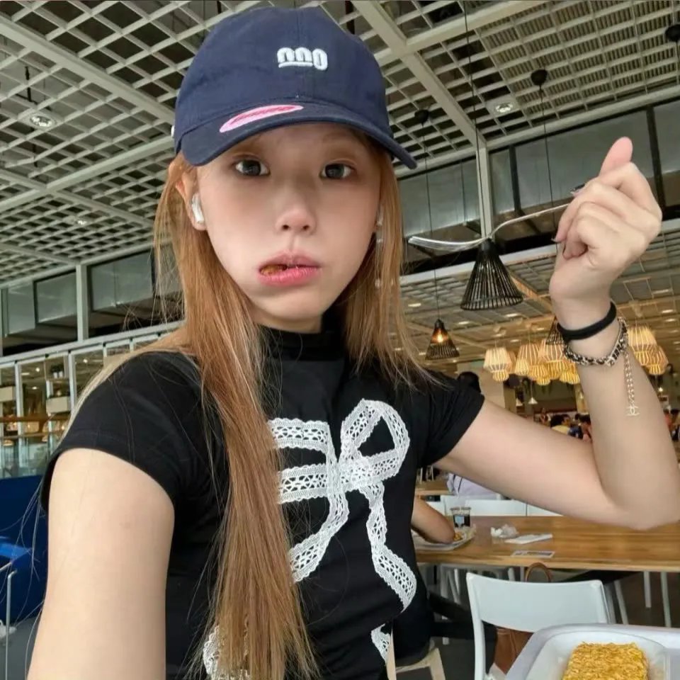 只能亲吻不幸同学了!
